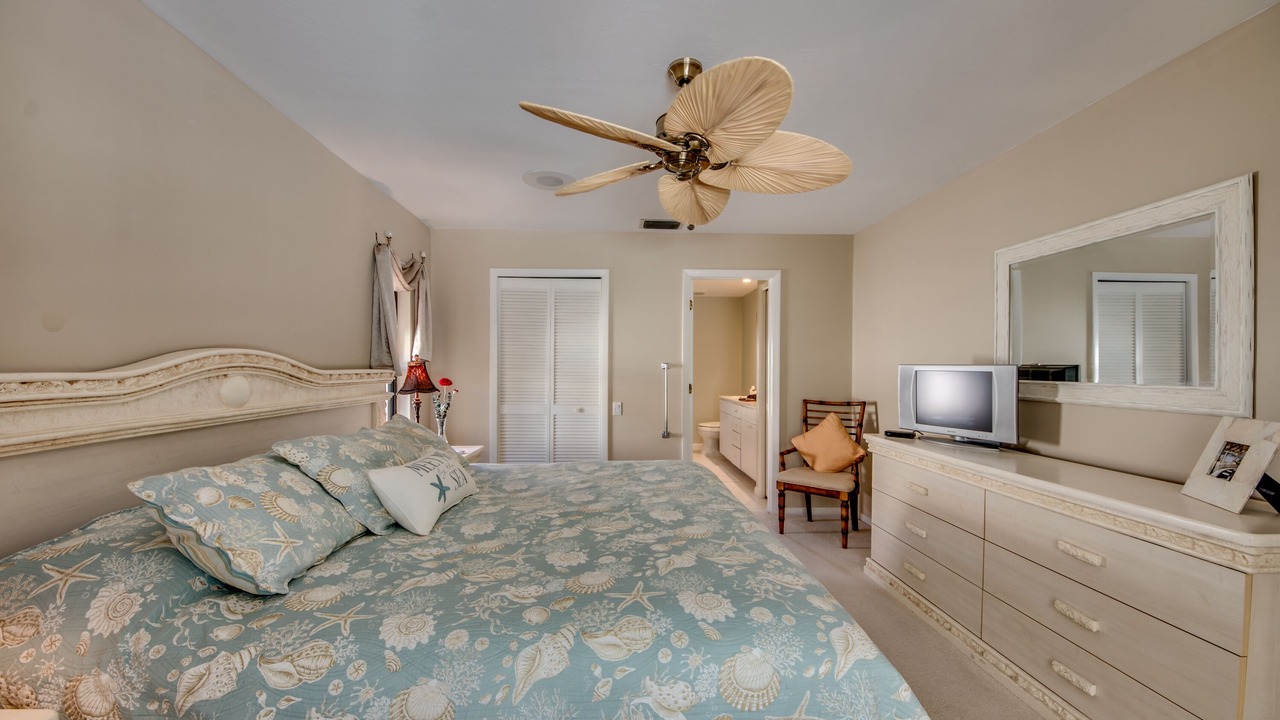 Photo of Bedroom in Bonita Shores