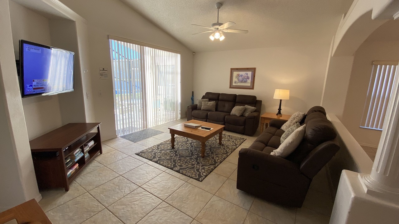 Photo of Livingroom in Eagle Pointe South