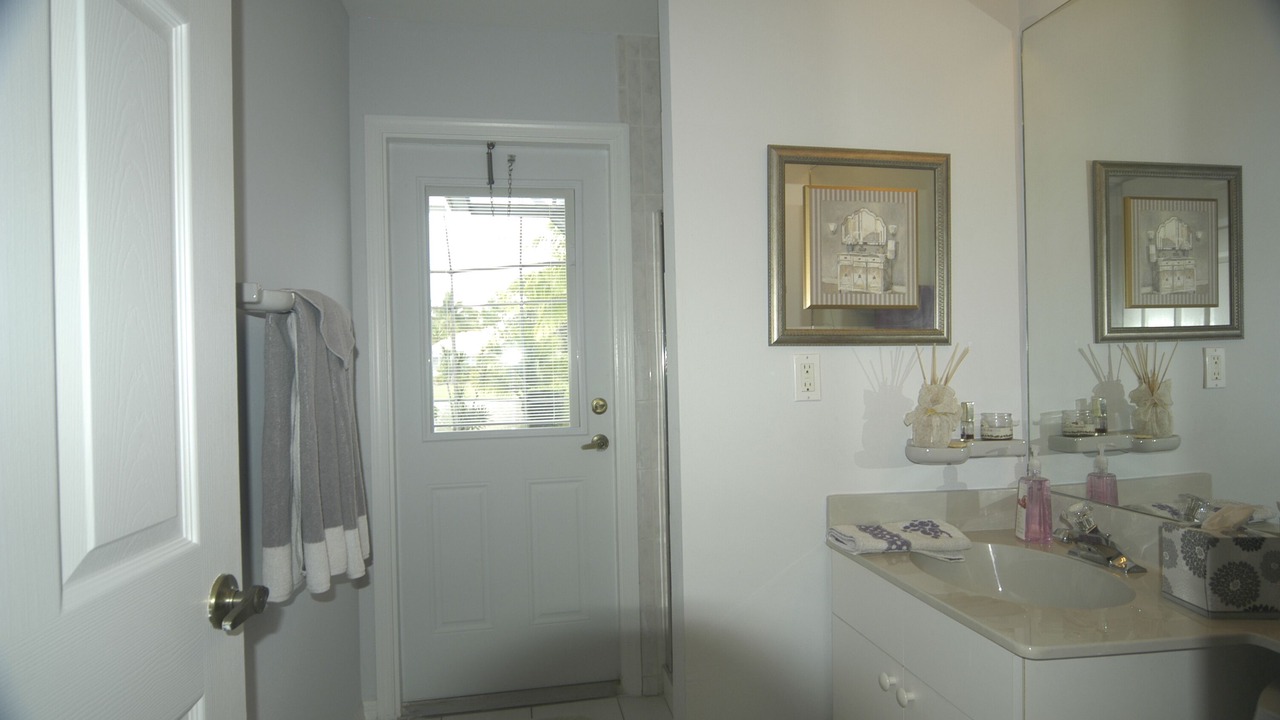 Photo of Bathroom in Crown Pointe