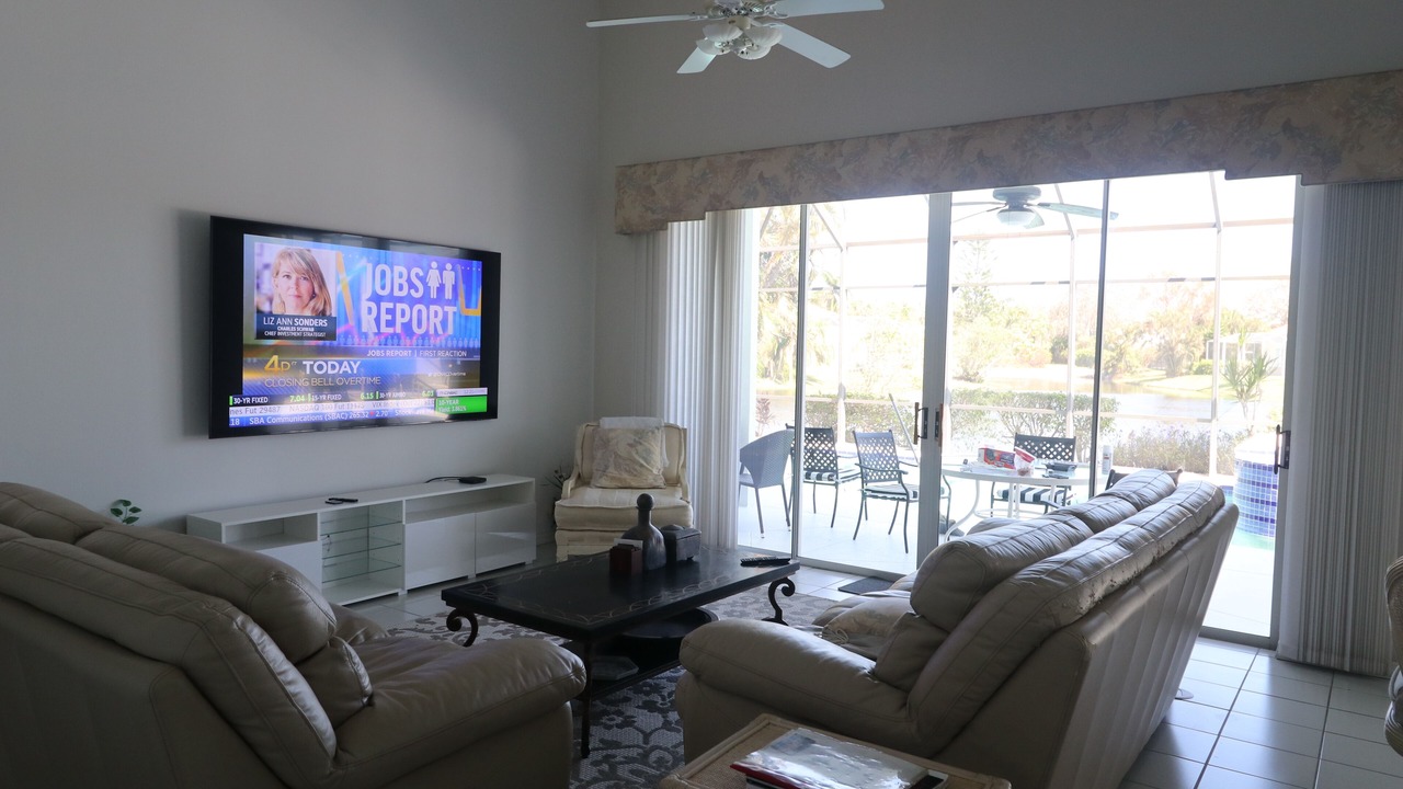 Photo of Livingroom in Crown Pointe