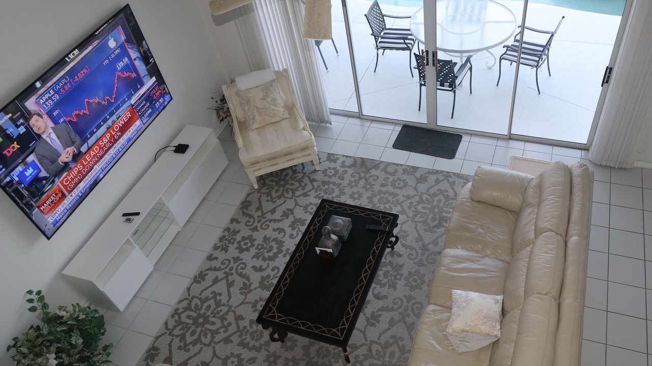 Photo of Livingroom in Crown Pointe