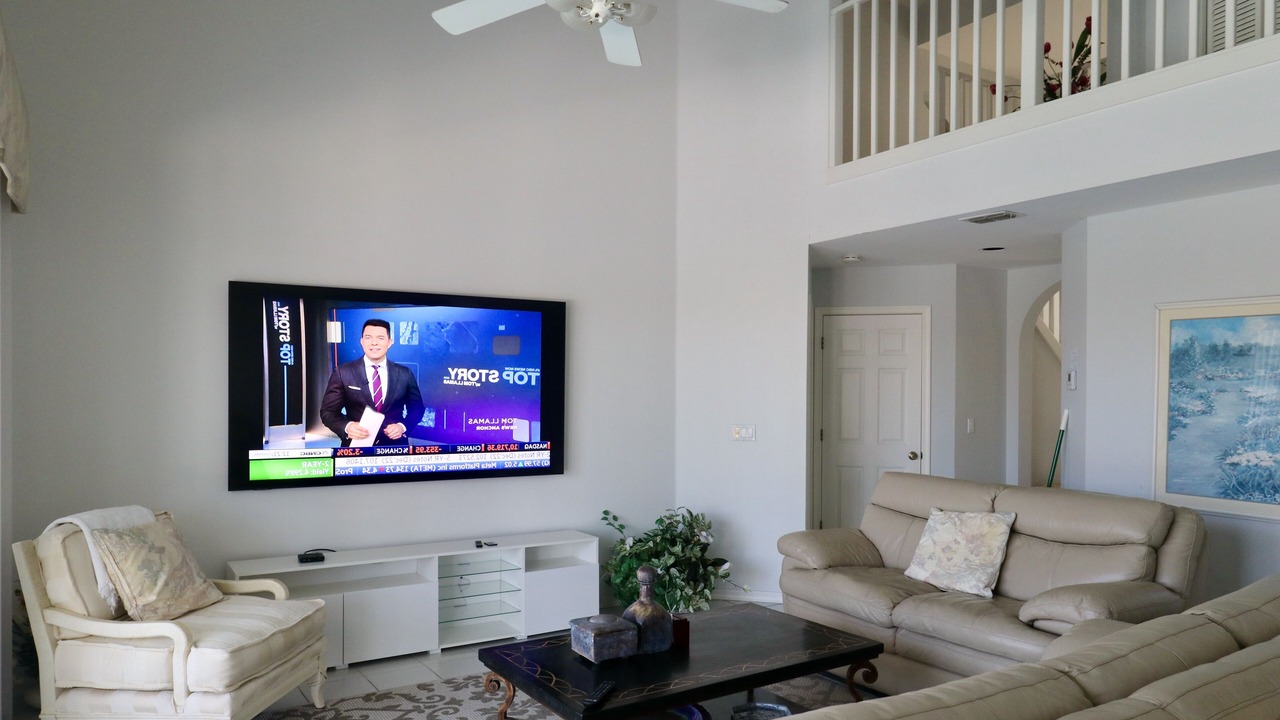 Photo of Livingroom in Crown Pointe