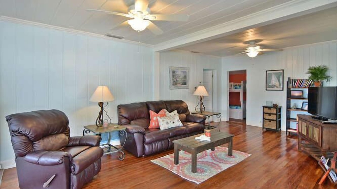 Photo of Livingroom in Longbeach Village