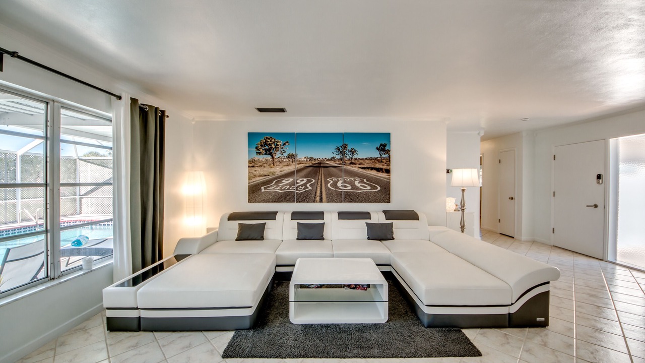Photo of Livingroom in Yacht Club