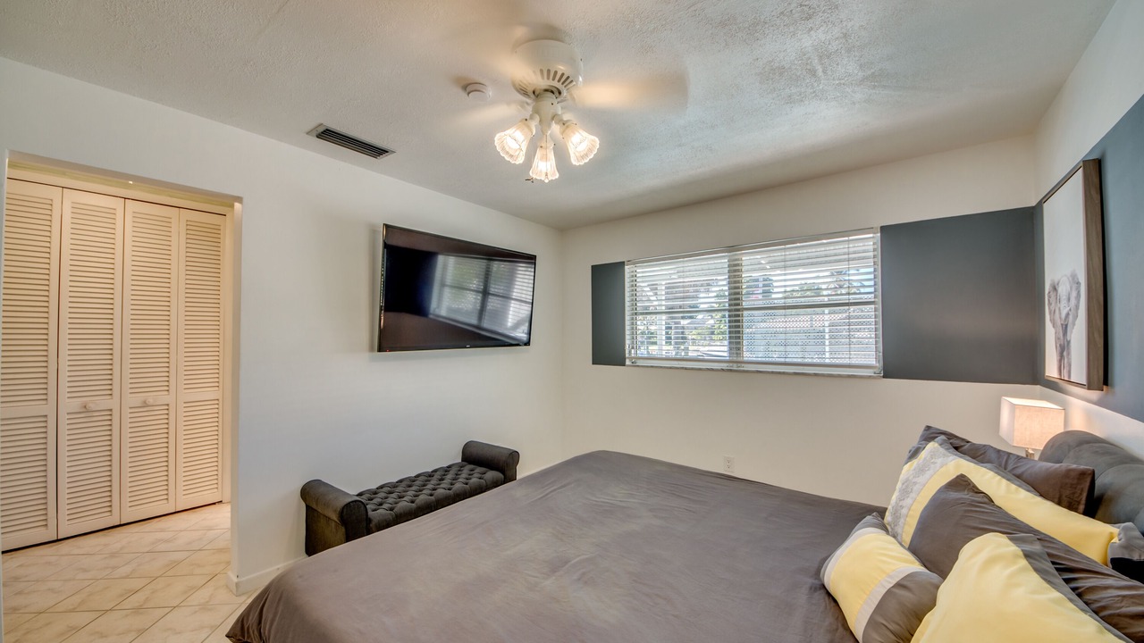 Photo of Bedroom in Yacht Club