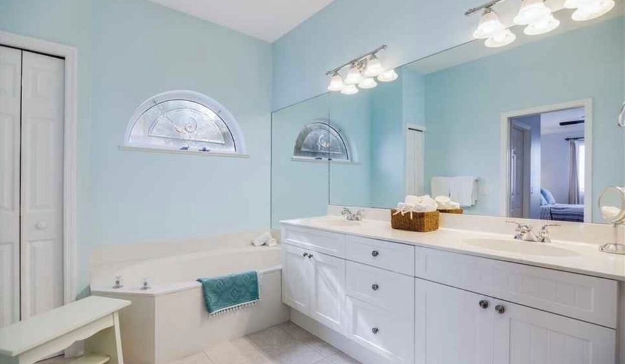 Photo of Bathroom in Ambersand Beach