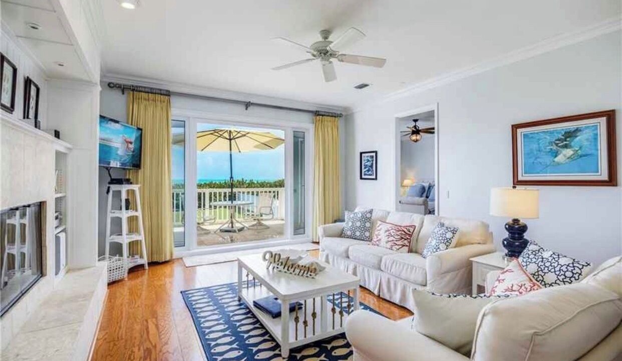 Photo of Livingroom in Ambersand Beach