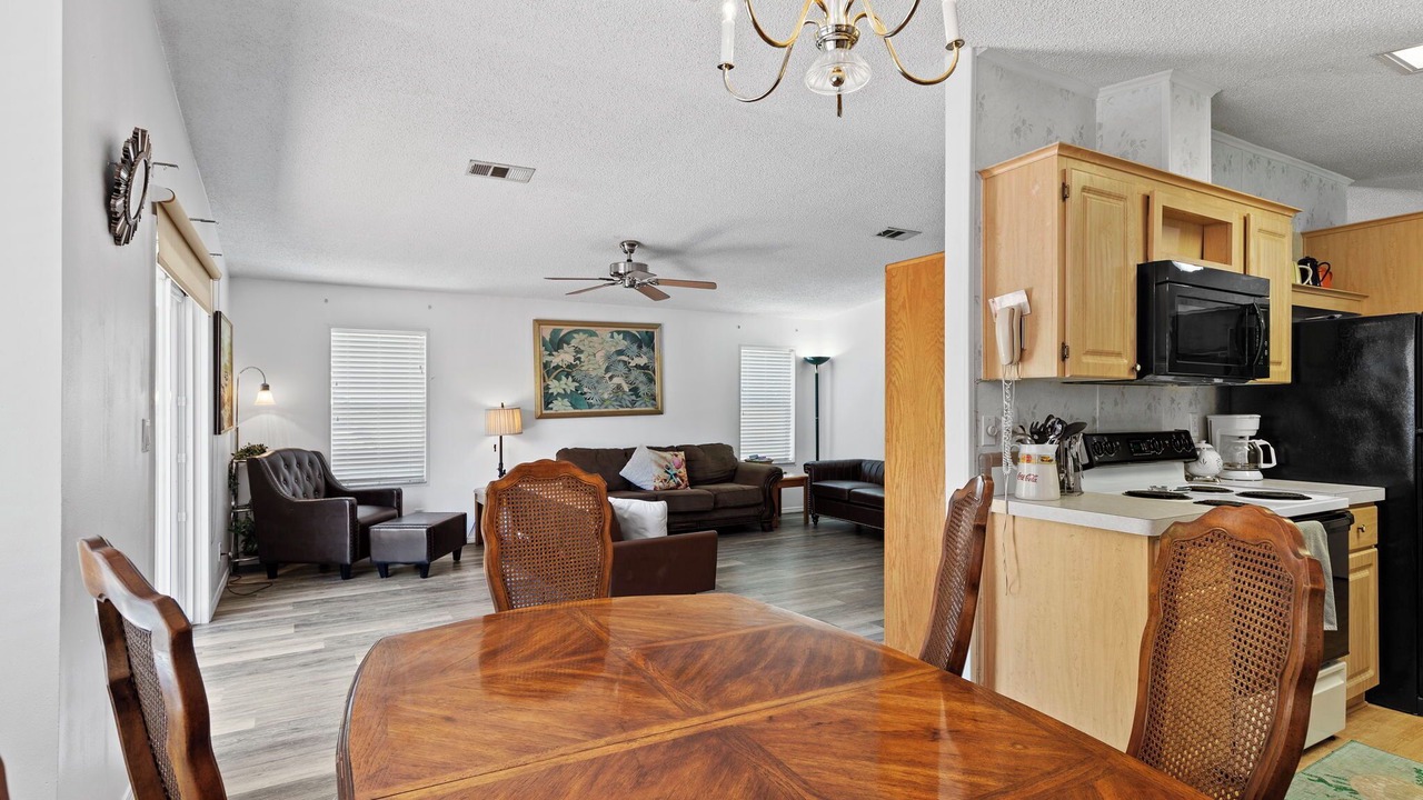 Photo of Livingroom in Weeki Wachee Gardens