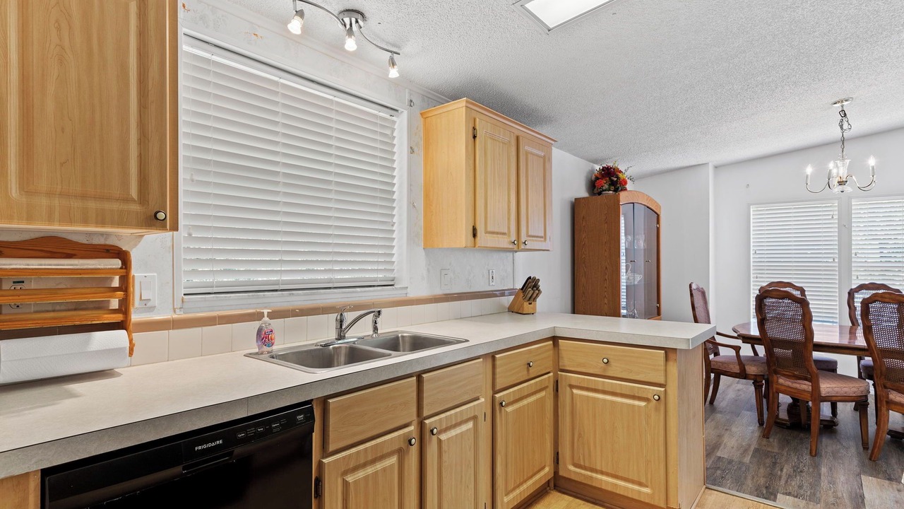 Photo of Kitchen in Weeki Wachee Gardens