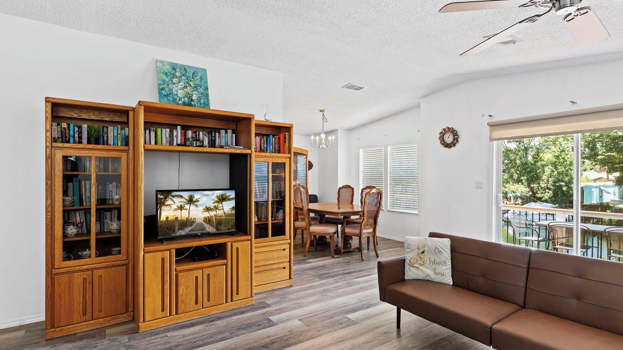 Photo of Livingroom in Weeki Wachee Gardens