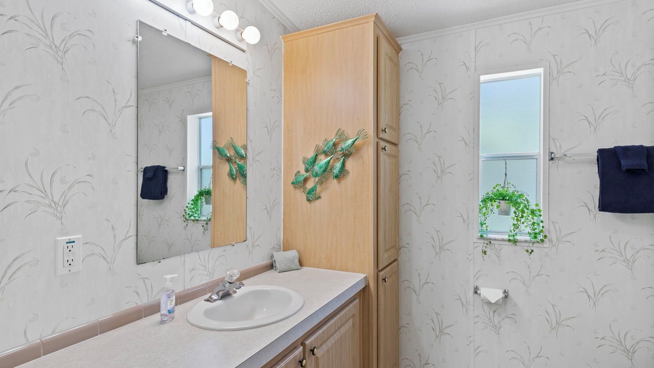 Photo of Bathroom in Weeki Wachee Gardens