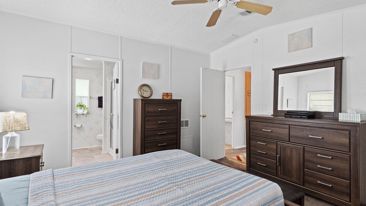 Photo of Bedroom in Weeki Wachee Gardens