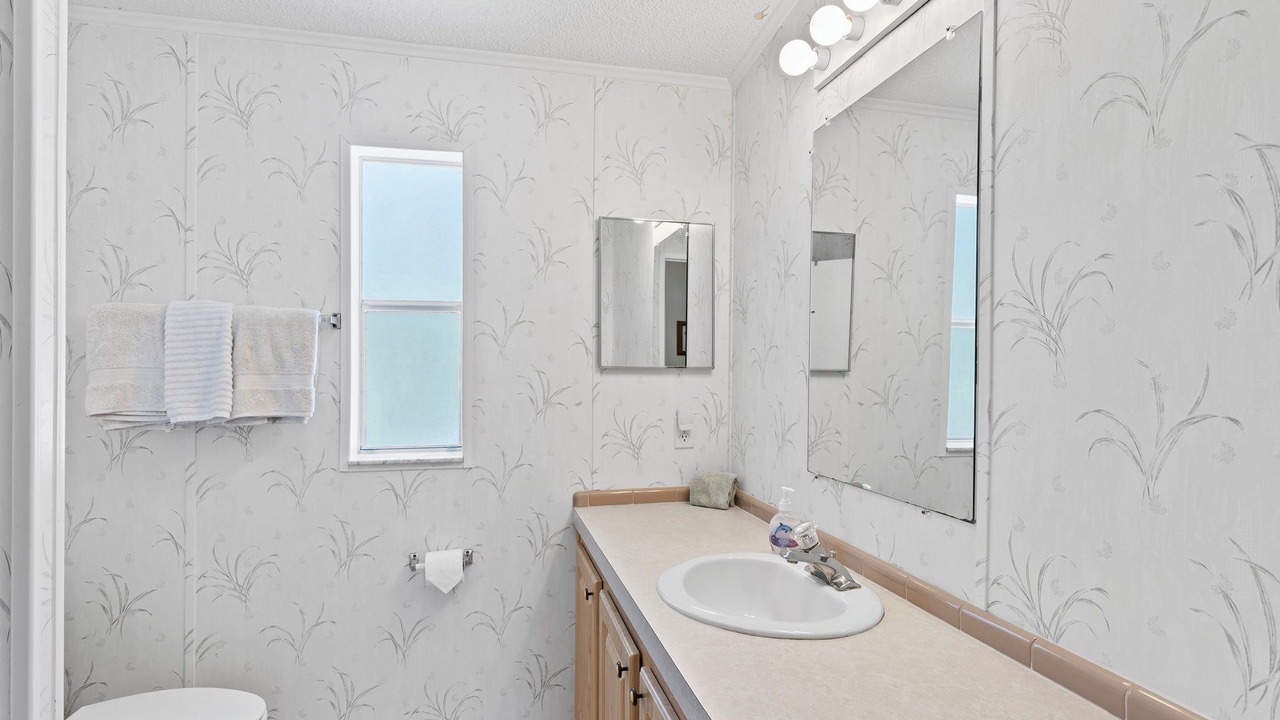 Photo of Bathroom in Weeki Wachee Gardens