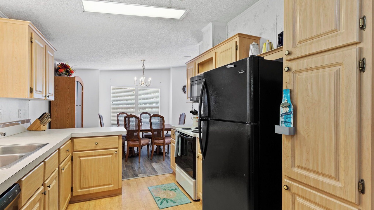 Photo of Kitchen in Weeki Wachee Gardens