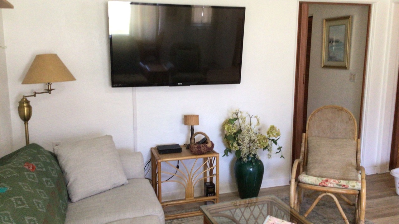 Photo of Livingroom in Edgewater