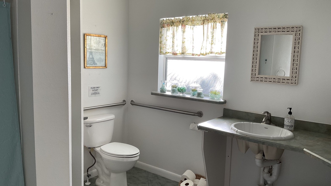Photo of Bathroom in Edgewater