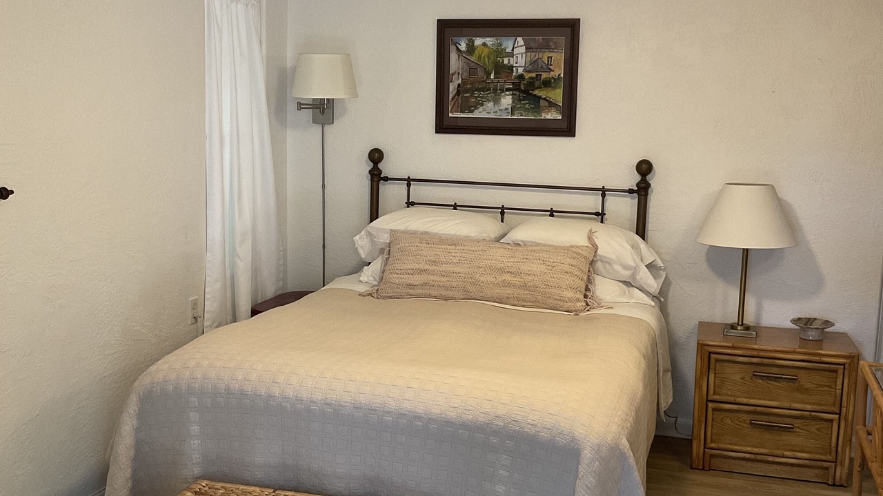 Photo of Bedroom in Edgewater
