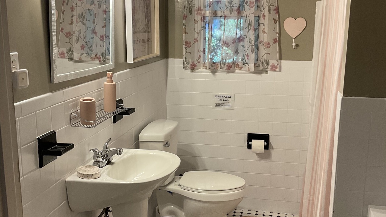 Photo of Bathroom in Edgewater