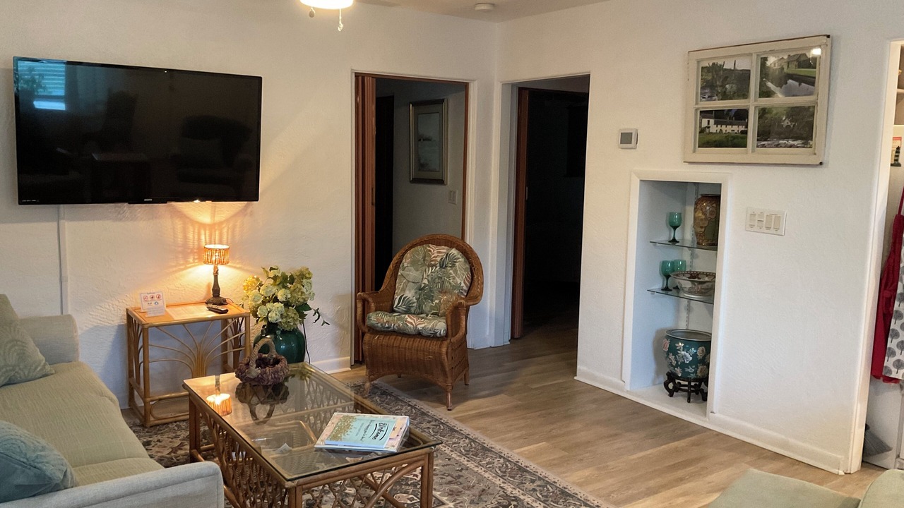 Photo of Livingroom in Edgewater