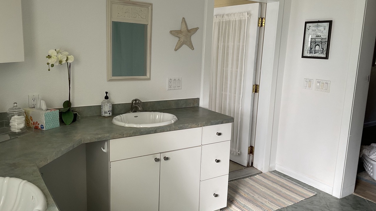 Photo of Bathroom in Edgewater