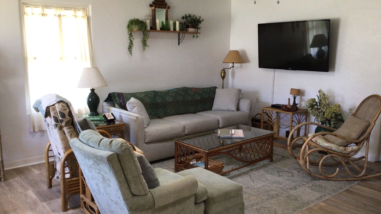 Photo of Livingroom in Edgewater