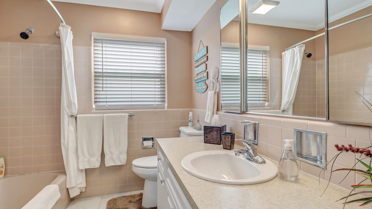 Photo of Bathroom in Caloosahatchee