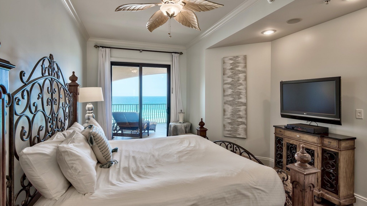 Photo of Bedroom in Crystal Beach