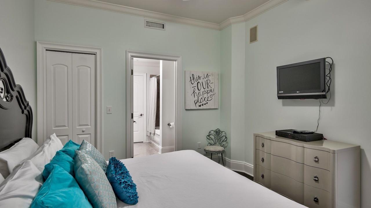 Photo of Bedroom in Crystal Beach