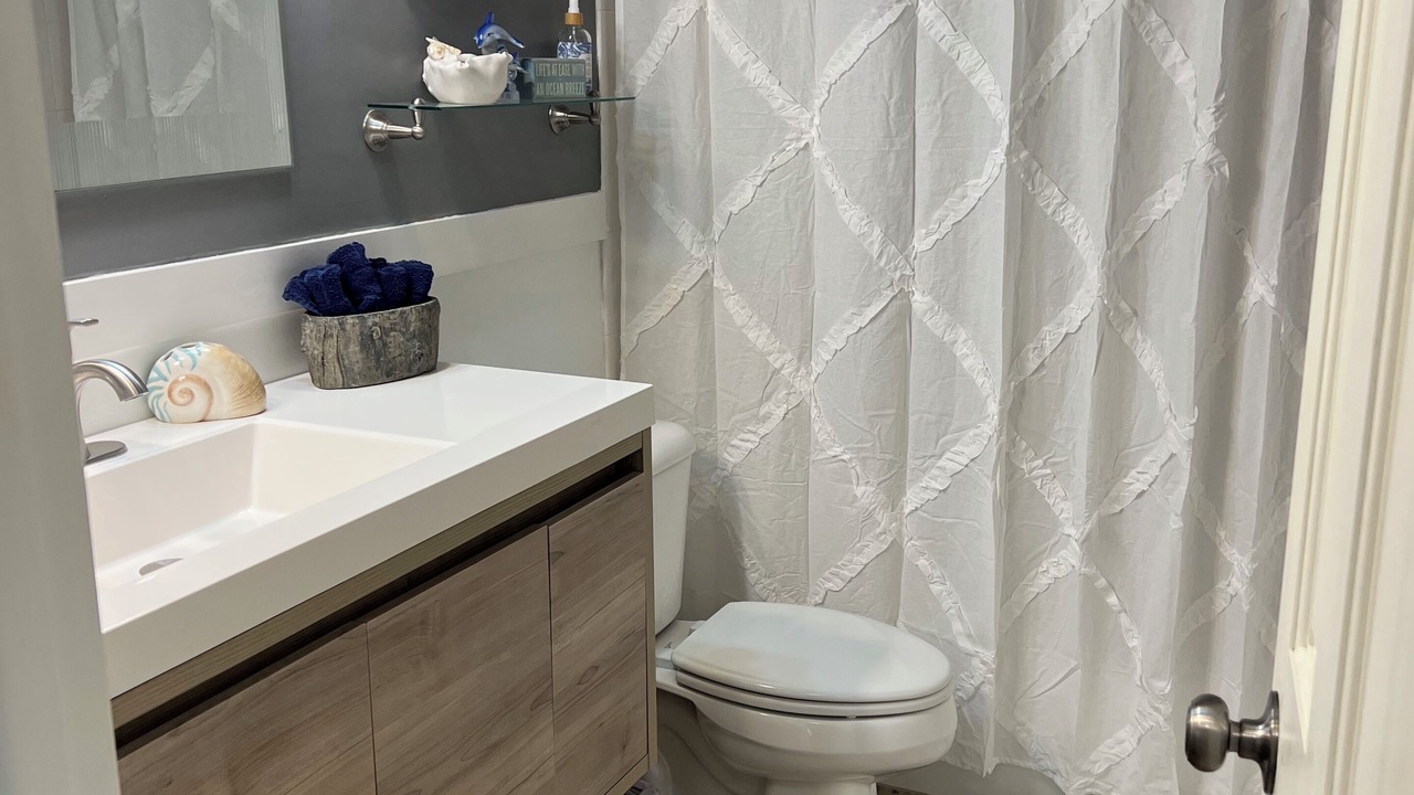 Photo of Bathroom in Crystal Shores