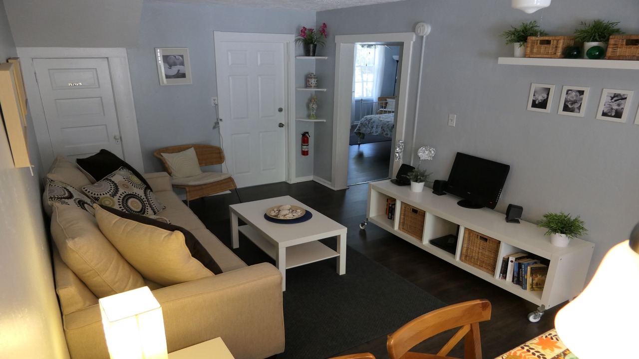 Photo of Livingroom in Altamont Manor