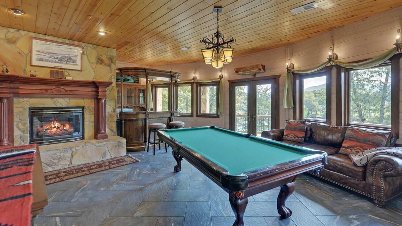 Photo of Livingroom in Hiawassee