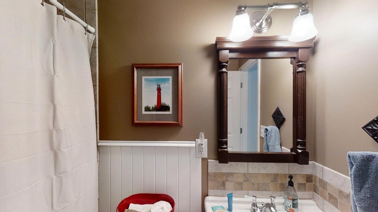 Photo of Bathroom in Surfcrest Village