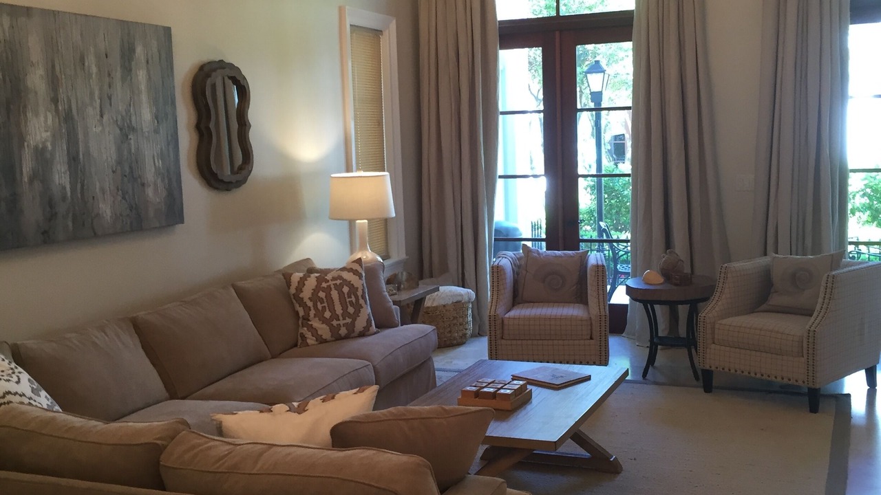Photo of Livingroom in Baytowne Wharf