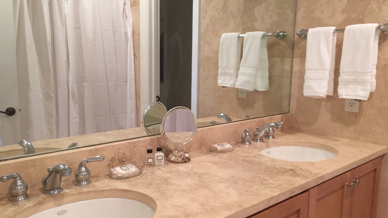 Photo of Bathroom in Baytowne Wharf