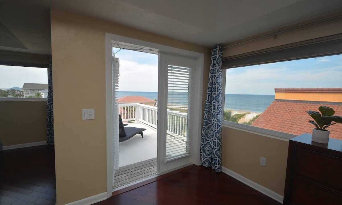 Photo of Patio Balcony in Marineland Acres