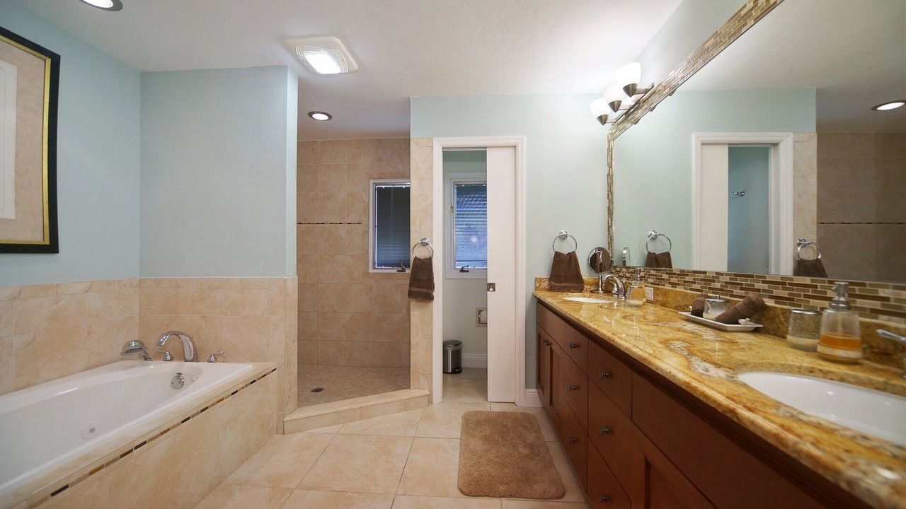 Photo of Bathroom in Pelican