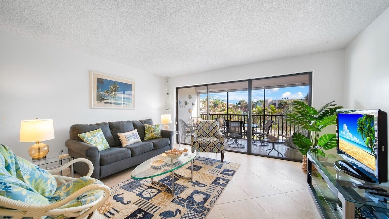 Photo of Livingroom in Beachview Country Club Estates