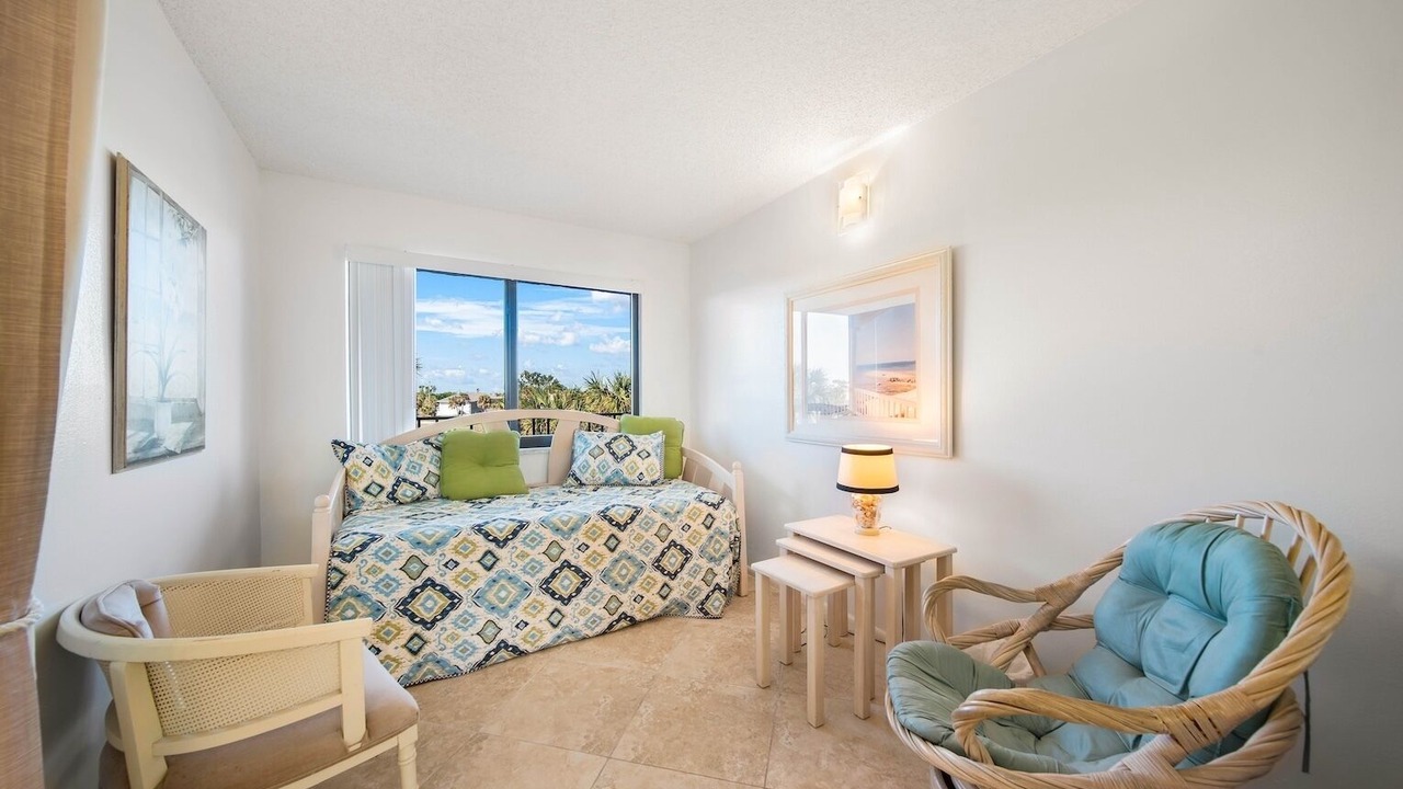 Photo of Livingroom in Beachview Country Club Estates