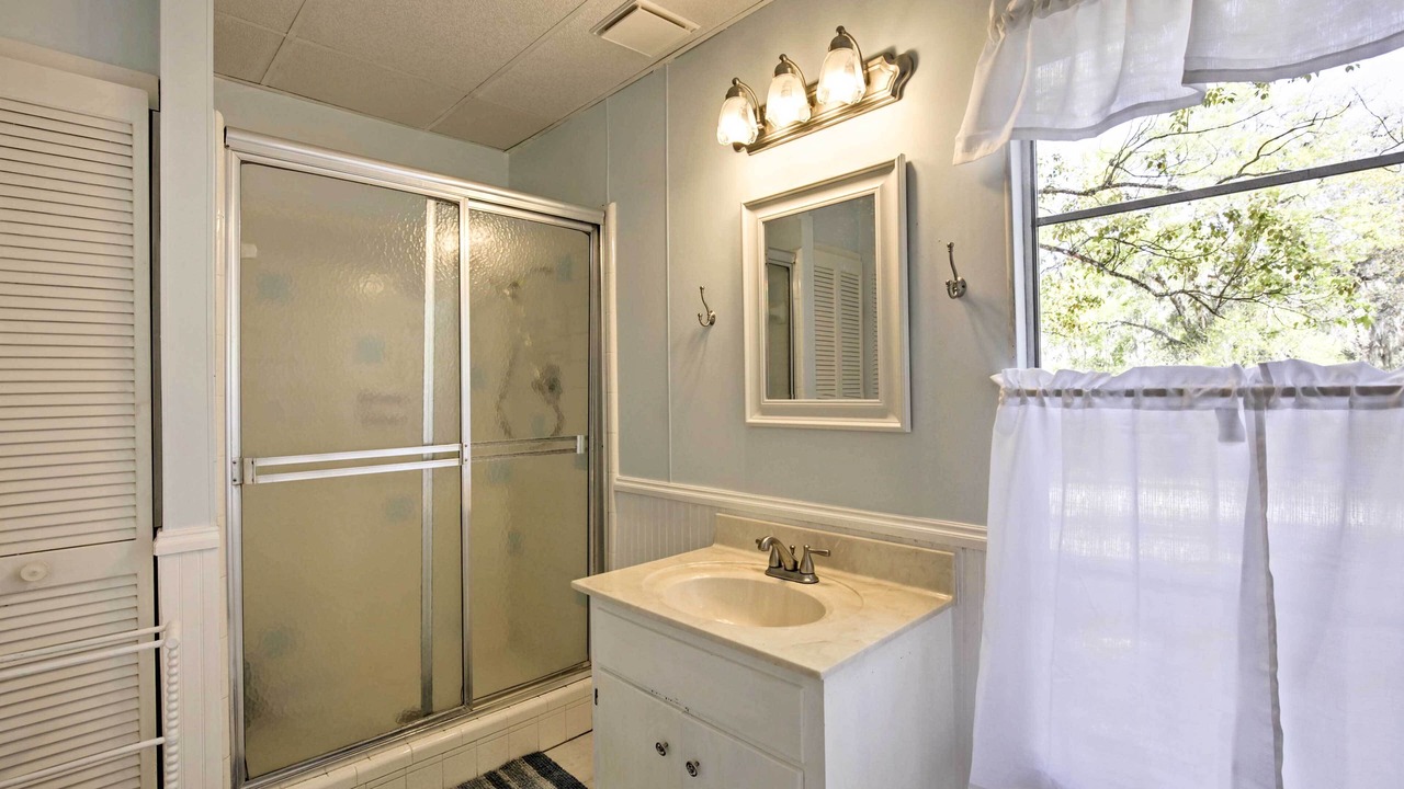Photo of Bathroom in Pomona Park