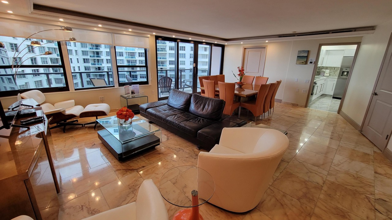Photo of Livingroom in Mid Beach