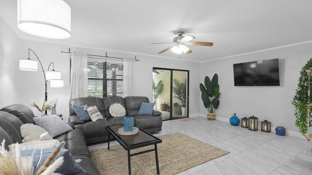 Photo of Livingroom in Hunt Club