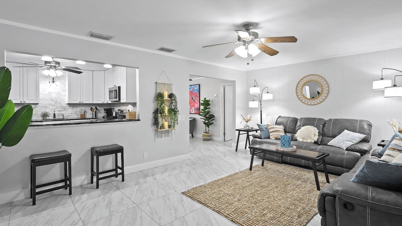 Photo of Livingroom in Hunt Club