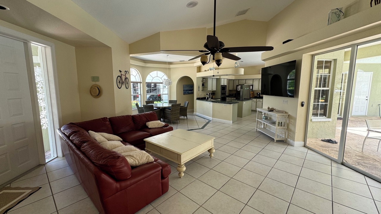 Photo of Livingroom in Palm River Estates