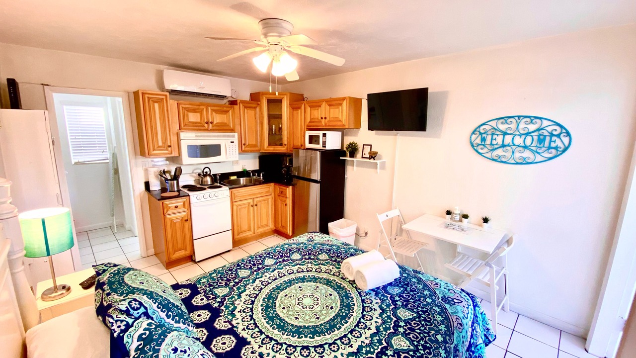 Photo of Livingroom in Hollywood South Central Beach