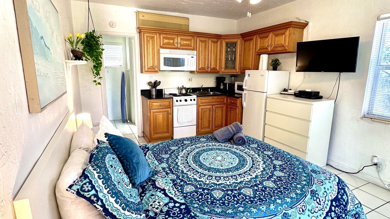 Photo of Bedroom in Hollywood South Central Beach