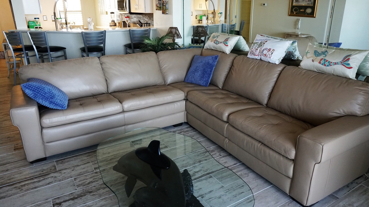 Photo of Livingroom in Seawinds Condo