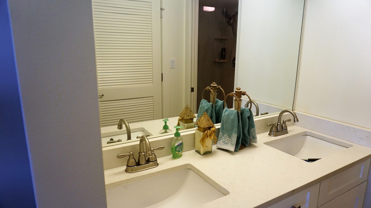 Photo of Bathroom in Seawinds Condo