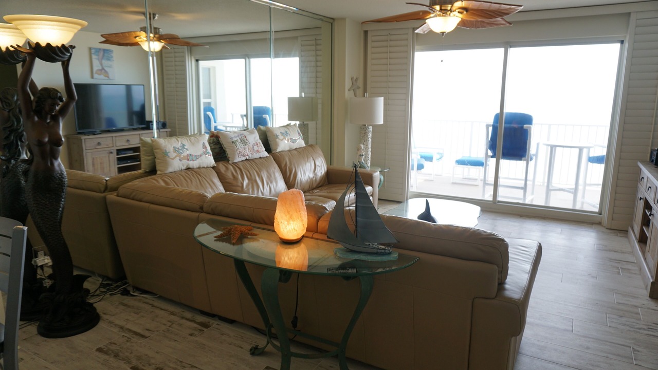 Photo of Livingroom in Seawinds Condo