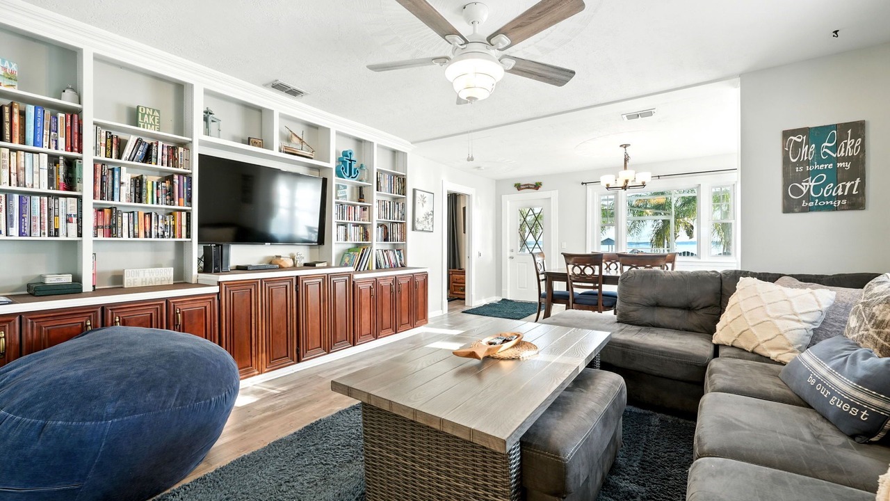 Photo of Livingroom in Candler