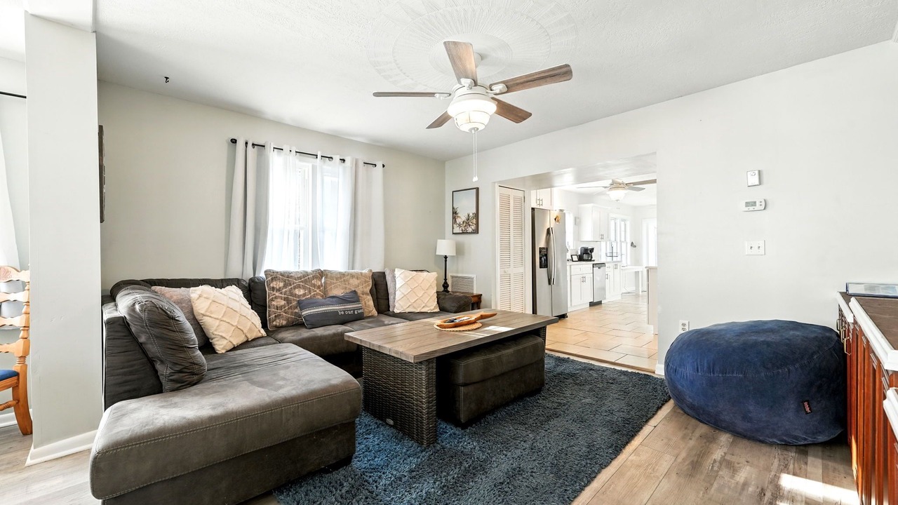 Photo of Livingroom in Candler